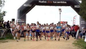 Momento de la salida de la categoría Sub 14 femenina.