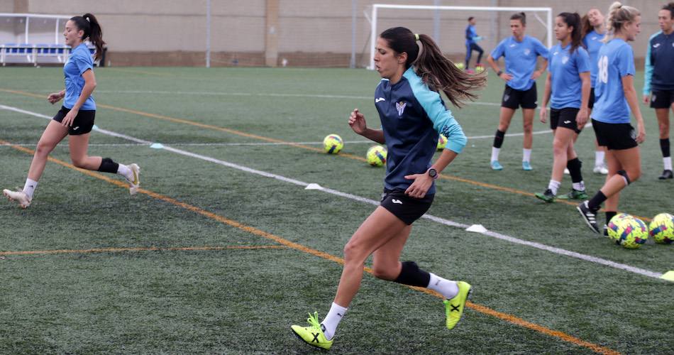 Las jugadoras del Sporting de Huelva vuelven este martes al trabajo aunque de nuevo el fin de de semana no habrá Liga. / Foto: @sportinghuelva.