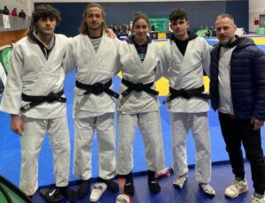 Componentes del Huelva TSV Judo en el Campeonato de Andalucía Júnior que ha tenido lugar en Jaén. / Foto: @JudoHuelva1.
