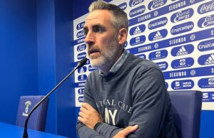 Abel Gómez, entrenador del Recre, durante una rueda de prensa en el estadio. / Foto: @recreoficial.