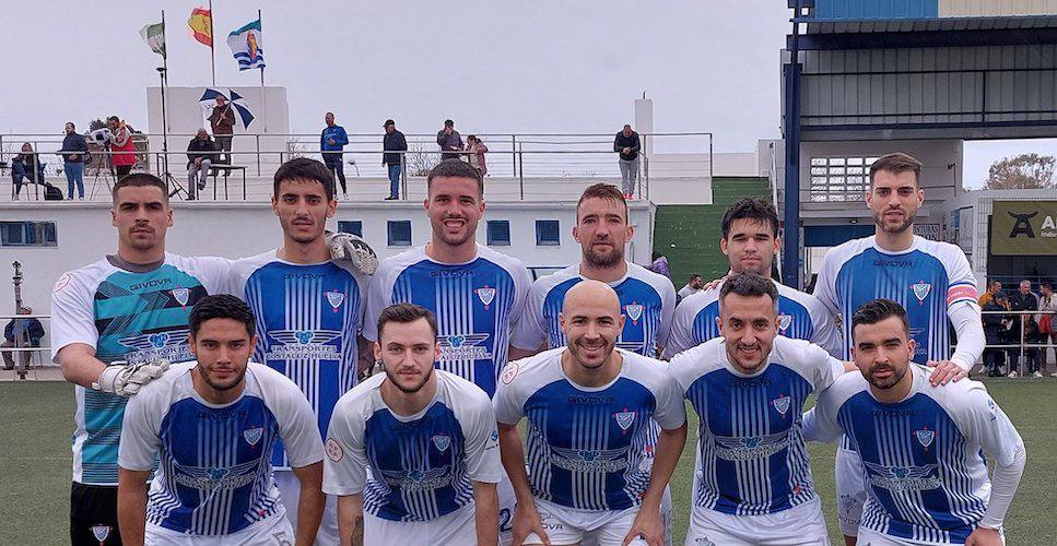 Formación inicial del Bollullos en su partido ante el Conil. / Foto: @bollulloscf1933.