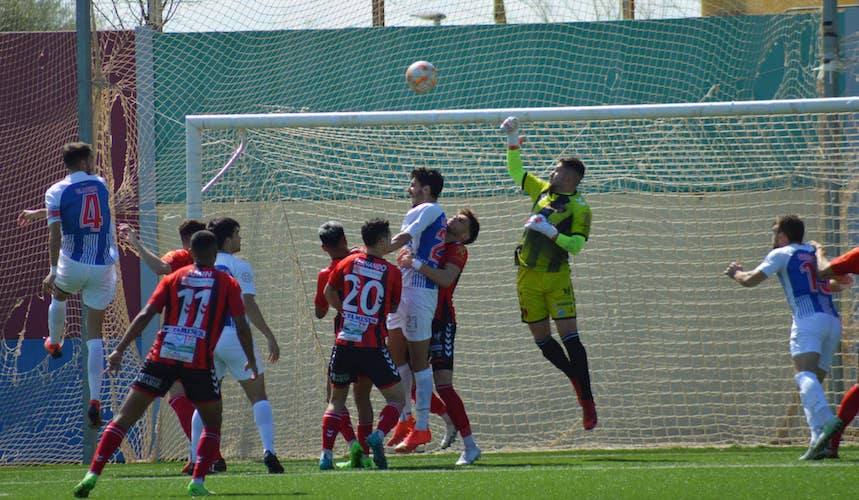 El Bollullos quiere dar continuidad a su triunfo en Puente Genil ganando el domingo al Córdoba B. / Foto: @tinogol.