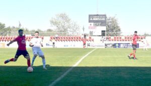 Pese a disfrutar de ocasiones, el Cartaya cayó en casa con el Pozoblanco. / Foto: @AD_Cartaya.