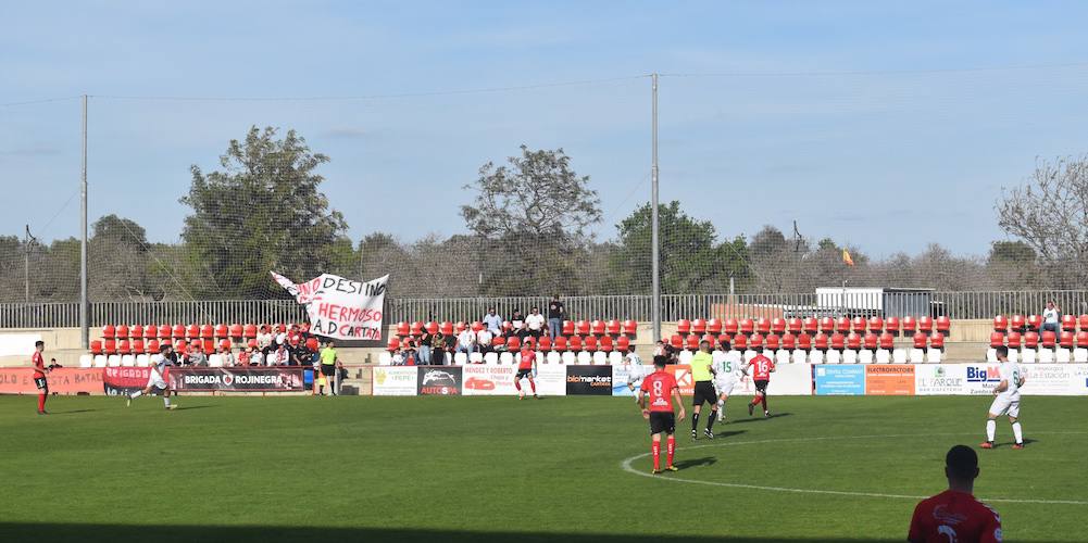 Un Cartaya gris cae en casa ante el Córdoba B y complica su continuidad en la Tercera Federación. / Foto: @AD_Cartaya.