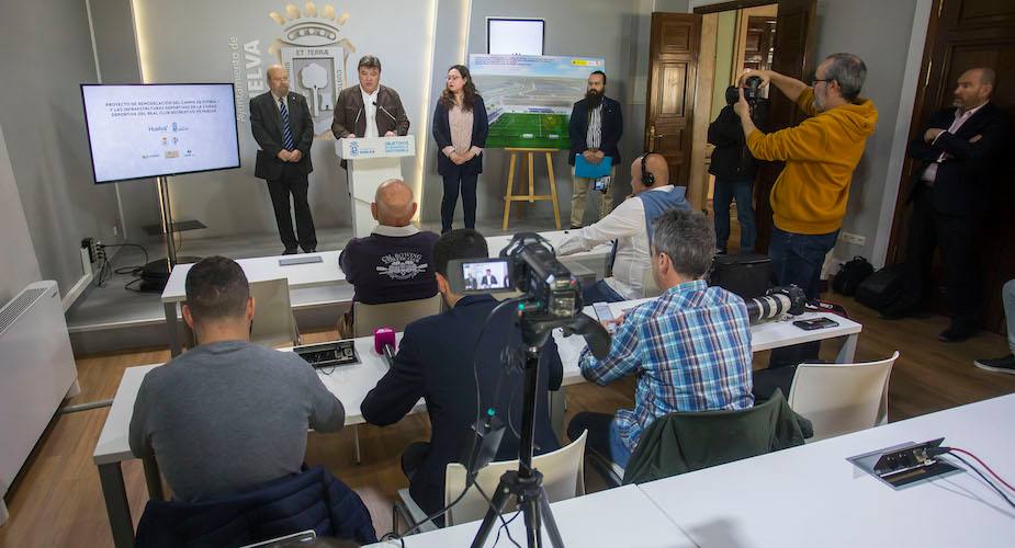 Un momento de la rueda de prensa en la que se ha anunciado el comienzo de la obras de remodelación de la Ciudad Deportiva del Recreativo.