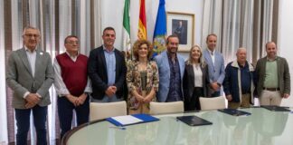 Un momento del acto de la firma del convenio de patrocinio entre la Diputación Provincial y los equipos de Huelva de la Tercera Federación, Bollullos, Ayamonte y Cartaya.