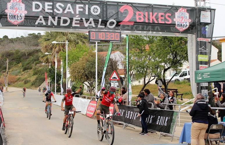 Antonio David Villegas y José Carlos Macías ganaron la primera etapa del Desafío Andévalo 2bikes del año pasado.