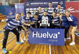 El Bádminton IES La Orden, sólo con jugadores de Huelva, derrotó al Benalmádena por 5-2. / Foto: @CBIESLAORDEN.