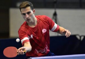 Un sensacional José Manuel Caballero ganó los dos partidos que disputó ante el CTM Alzira. / Foto: J. L. Rúa.