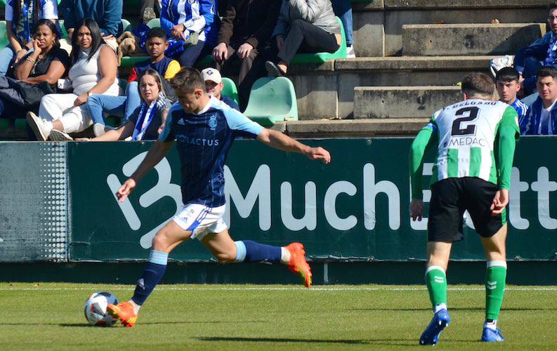 Una de las opciones que baraja Abel Gómez para el lateral derecho es Sergio Chinchilla. / Foto: @recreoficial.