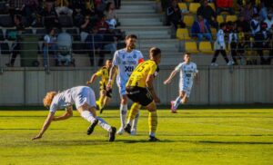 Tras empatar con el Yeclano, el San Roque buscará los tres puntos en el San Juan Bosco de Utrera. / Foto: @SanRoqueLepe.