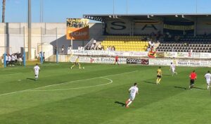 El San Roque al menos pudo 'pescar' un punto ante un buen Yeclano Deportivo. / Foto: G. F. O.