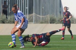 El Sporting de Huelva se vio superado por el Levante en Lamiya. / Foto: www.lfp.es.