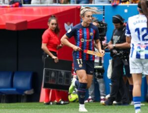 Momento en el que Alexia Putellas, tras diez meses lesionada, ingresa en el terreno de juego. / Foto: www.lfp.es.