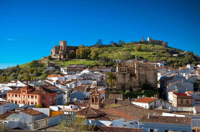 Helma van Rijsingen expone 'Pinturas y Vidrieras' en Aracena