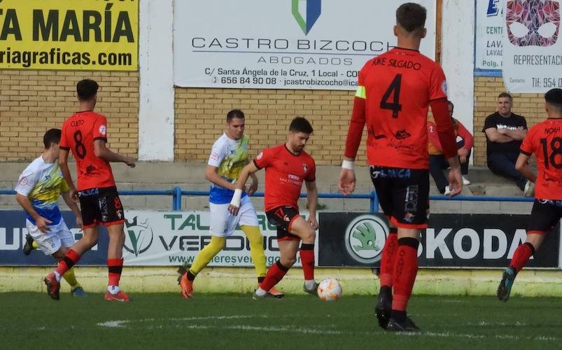 El Ayamonte buscará ante el Rota su victoria más necesaria de la Liga. / Foto: Llano Sosa.