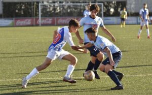 El prometedor Dani Rapa puede tener minutos en el intrascendente Gerena-Bollullos. / Foto: David Chama.