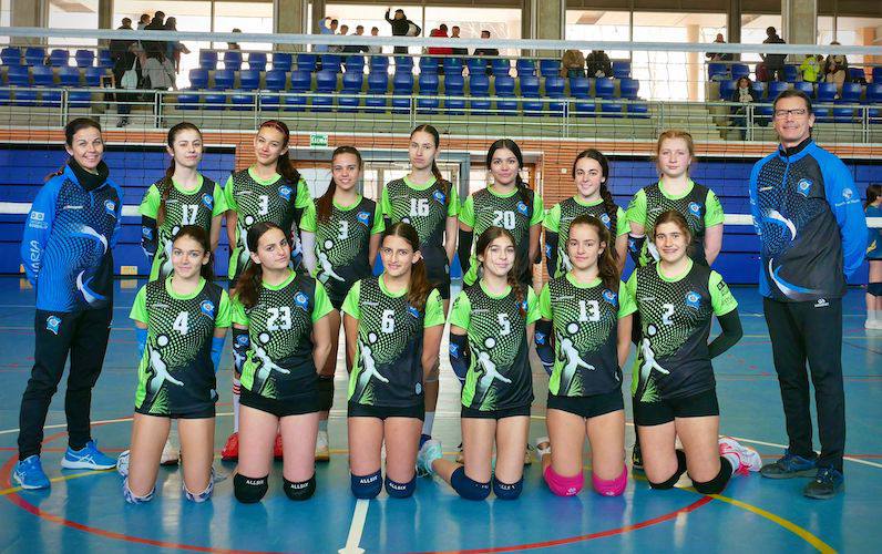 Formación del CD Estuaria Ortopedia Gordillo, que espera hacer un buen papel en el Campeonato de Andalucía Cadete Femenino de Voleibol.