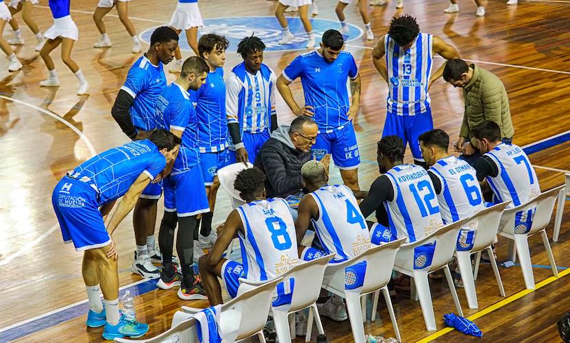 Los jugadores del Huelva Comercio Viridis confían en cerrar la eliminatoria con La Zubia y acceder a la Fase de Ascenso. / Foto: C. Verdier.