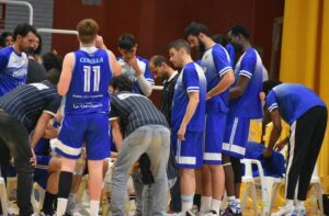 El Ciudad de Huelva espera ganar al Colegio El Pinar el primer partido de la final por el título del grupo D de la Liga EBA. / Foto: CB Huelva La Luz.