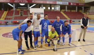 El CD Sordos Huelva, con la Copa ganada este domingo en Córdoba. / Foto: @FEDSordos.