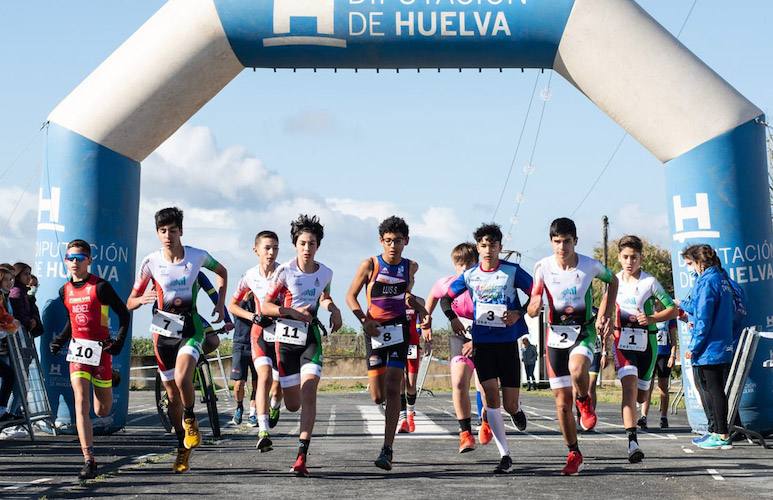 Los primeros clasificados de los 3 circuitos provinciales, Triatlón, Duxtri y Miniduxtri, recibirán sus premios durante la Gala.