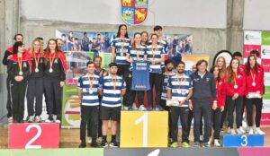 El Recre IES La Orden en lo más alto del podio en la Liga de Primera Nacional Bronce de Bádminton. / Foto: @CBIESLAORDEN.