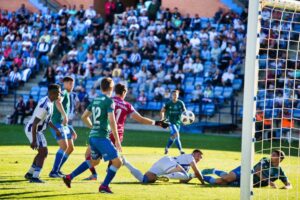 Mejorar ante el gol es una de las exigencias para el Recre en su partido ante el Vélez. / Foto: Blas Garrido / @recreoficial.