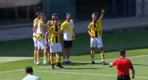 Los jugadores del San Roque celebran el gol de Santisteban. / Foto: Captura imagen Real Betis TV.