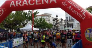 Un total de 300 deportistas tomaron parte en el I Ultra-Trail 'Sierra de Aracena'.