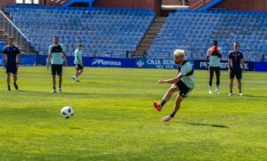 Abel Gómez se muestra confiado en la respuesta positiva que pueden dar sus jugadores en el partido del domingo. / Foto: @recreoficial.