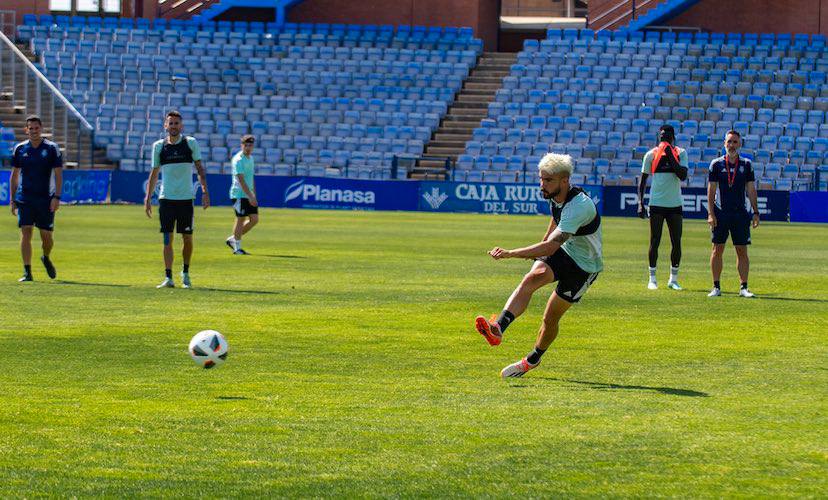 Abel Gómez se muestra confiado en la respuesta positiva que pueden dar sus jugadores en el partido del domingo. / Foto: @recreoficial.