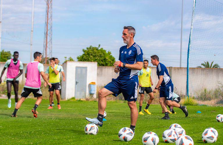 Abel Gómez espera que sus hombres ofrezcan su mejor versión ante la 'Sego'. / Foto: @recreoficial.