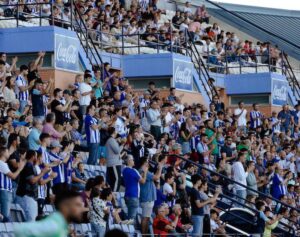 La afición del Recre responde y en menos de unan hora agota las entradas para el duelo del domingo en Segovia. / Foto: @recreoficial.