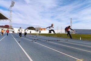 El estadio Iberoamericano 'Emilio Martín' albergó el curso de atletismo. deporte base