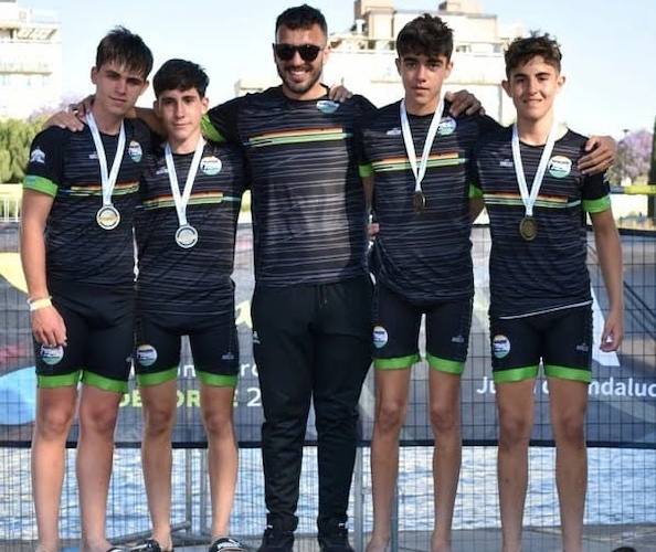 Algunos de los medallistas del Club Piragüismo Punta Umbría en el Andaluz de Velocidad.