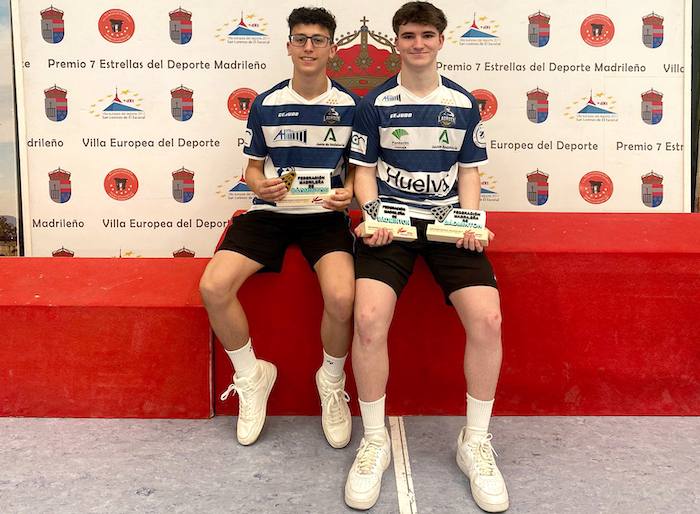 David Carvajal y Álvaro Morán, con los galardones logrados en el Top Máster Sub 15 y Sub 19 de San Lorenzo del Escorial.