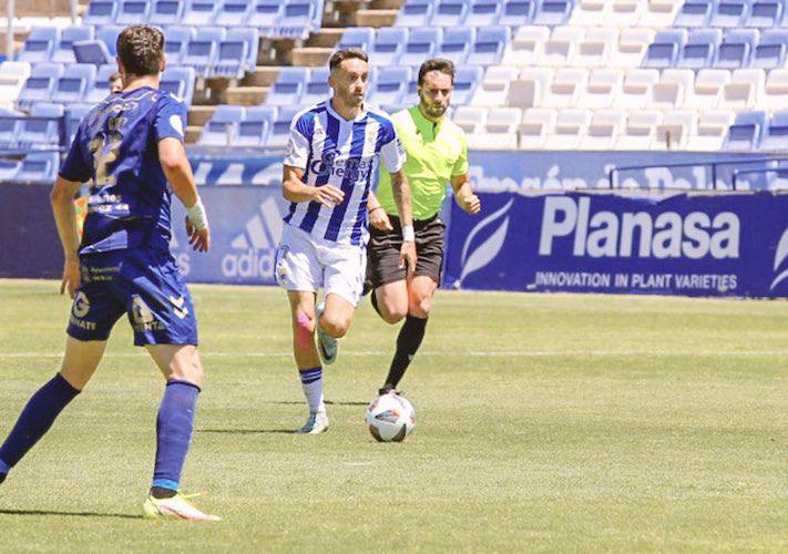 Prometedor regreso de Iago Díaz tras su lesión, autor del tanto del Recre ante el UCAM Murcia. / Foto: @recreoficial.