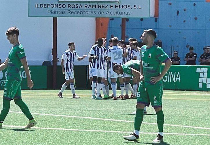 Los jugadores del Recre celebran el gol de Salinas que a la postre le dio la victoria ante el At. Mancha Real.