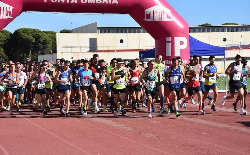 Gran éxito de la VIII Media Maratón 'Ciudad de Punta Umbría' y de Carrera Popular '60 Aniversario'.