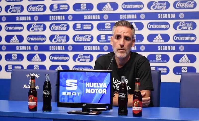 Abel Gómez, entrenador del Recre, durante la rueda de prensa de este viernes en la previa del choque ante el Cacereño. / Foto: @recreoficial.