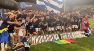 Los jugadores del Recre, en la deseada foto oficial del ascenso.