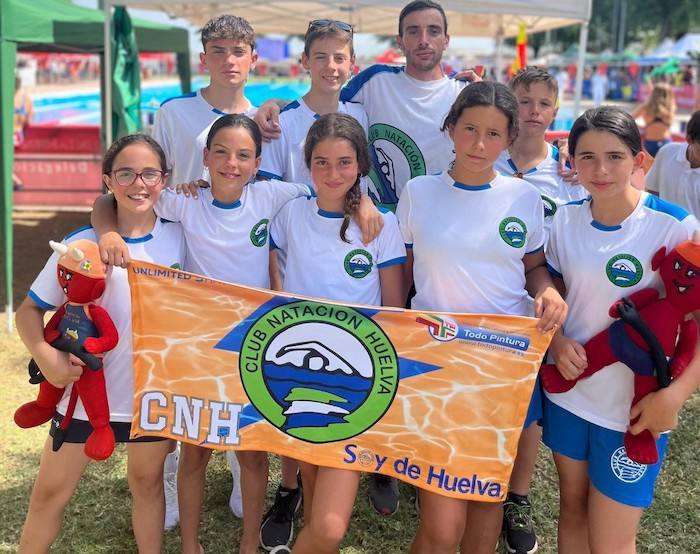 Componentes del CN Huelva en el Campeonato que ha tenido lugar en Dos Hermanas. / Foto: @CNHUELVA.