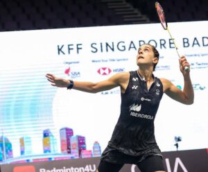 Carolina Marín fue de menos a más en el estreno en el Open de Singapur donde derrotó a la danesa Kjaersfeldt. / Foto: Badminton Photo.