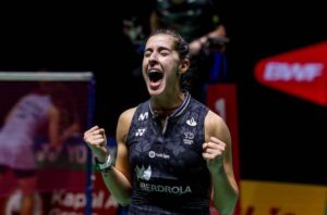 Carolina Marín celebra con alegría su intratable triunfo ante Intanon y su pase a la final en Indonesia. / Foto: Badminton Photo.