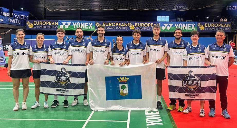 El IES Bádminton La Orden ultima detalles en Oviedo para su debut este lunes en el Europeo. / Foto: @CBIESLAORDEN.