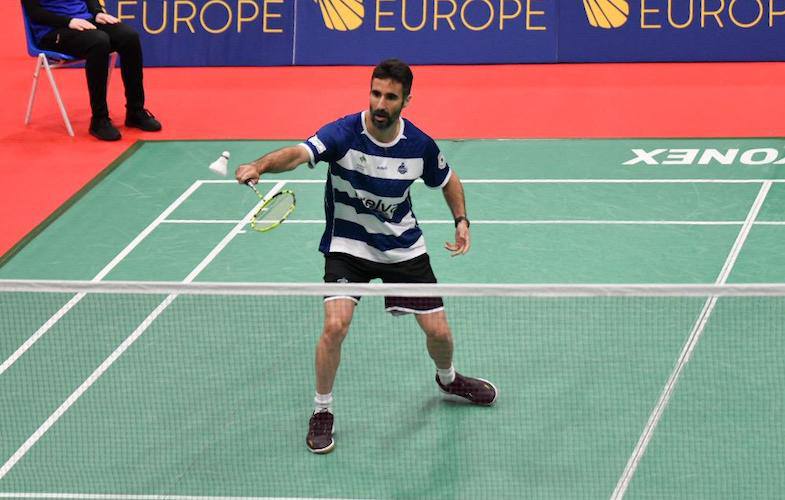 Pablo Abián dio al IES La Orden el primer punto en el triunfo ante el Port of Bakú de Azerbaiyán. / Foto: @BadmintonESP.