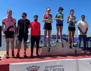 Podio femenino de la XI Media Maratón 'Ruta Hoteles de Cartaya'.