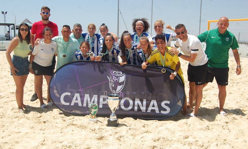 Formación del Recre femenino de fútbol playa, campeón de la Copa de Andalucia. / Foto: @RecreativoPlaya.