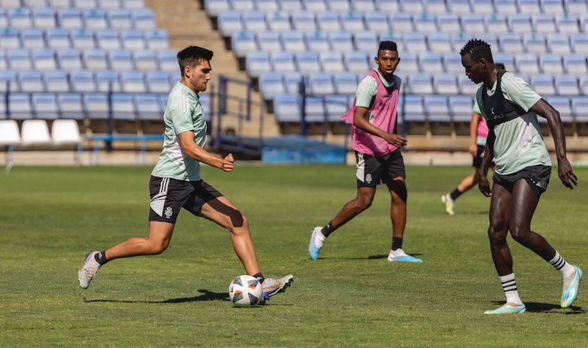 El equipo recreativista prepara a fondo su partido del domingo ante el Cacereño. / Foto: @recreoficial.